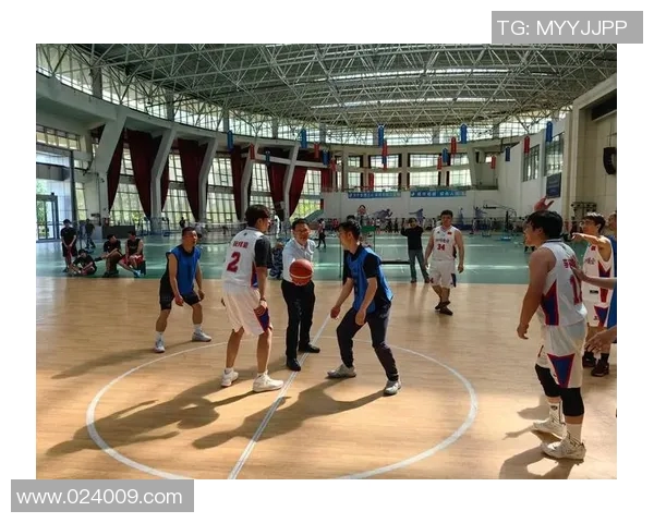 赛后分析：成都篮球队与深圳篮球队的战术配合与表现评估