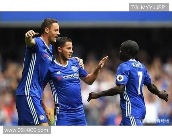 瘦小足球明星的传奇故事与成就揭秘，谁是球场上的小巨人